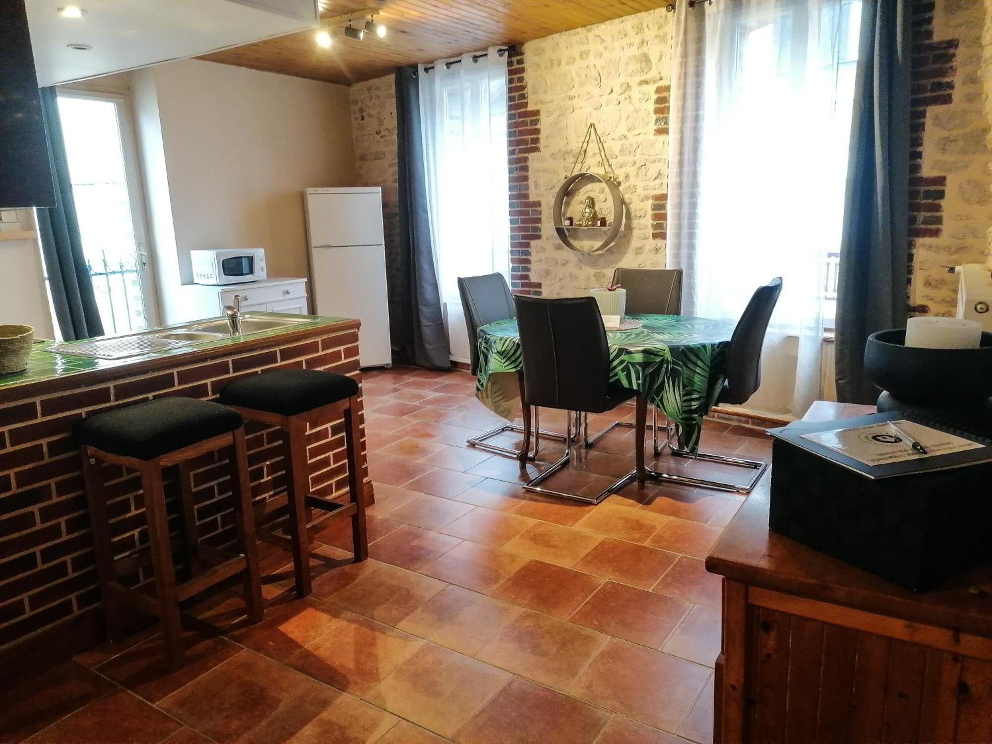 Gite A Sees Avec Garage Prive En Centre Ville Bilik gambar